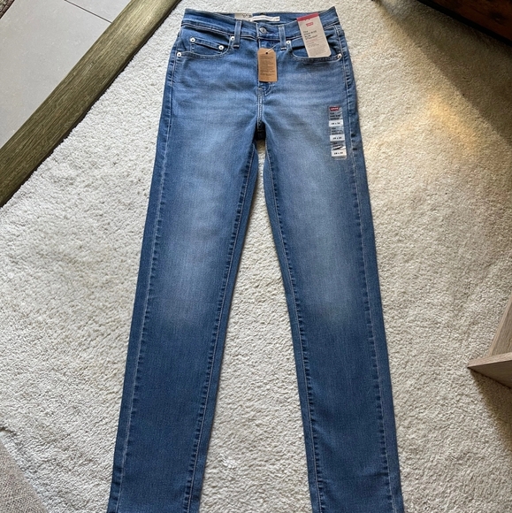 NWT Levi's 724 High Rise Straight Women's Jeans Size 28/32 - Picture 2 of 11